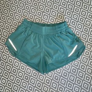 Lululemon Hotty Hot 2.5 Shorts